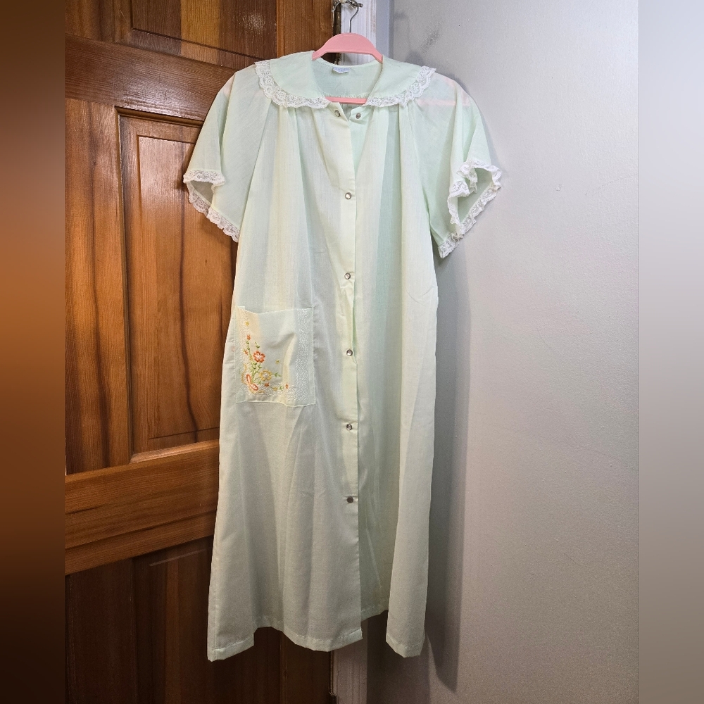 Merville Vintage Embroidered And Lace Housecoat